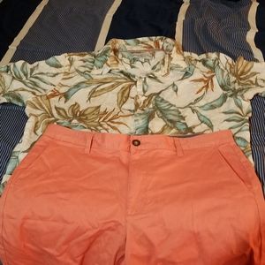Large mens t shirt and size 34 shorts